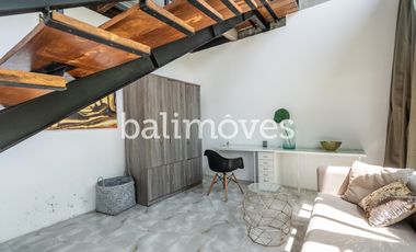 Vila Tiga Kamar Tidur Bergaya Industrial Modern di Kemenuh Gianyar