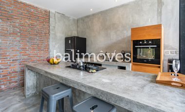 Vila Tiga Kamar Tidur Bergaya Industrial Modern di Kemenuh Gianyar