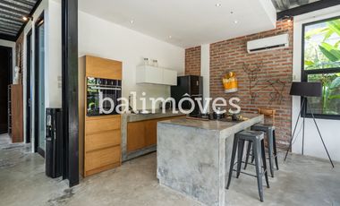 Vila Enam Kamar Tidur Luas Bergaya Industrial di Kemenuh Gianyar