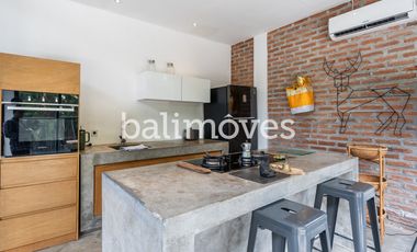 Vila Enam Kamar Tidur Luas Bergaya Industrial di Kemenuh Gianyar