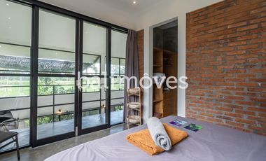 Vila Enam Kamar Tidur Luas Bergaya Industrial di Kemenuh Gianyar