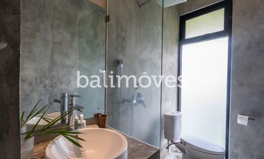 Vila Enam Kamar Tidur Luas Bergaya Industrial di Kemenuh Gianyar