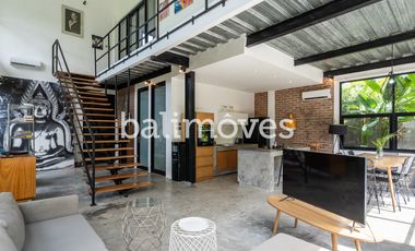 Vila Enam Kamar Tidur Luas Bergaya Industrial di Kemenuh Gianyar