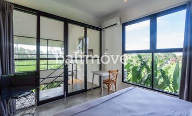 Vila Enam Kamar Tidur Luas Bergaya Industrial di Kemenuh Gianyar