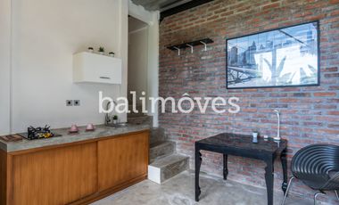 Vila Enam Kamar Tidur Luas Bergaya Industrial di Kemenuh Gianyar