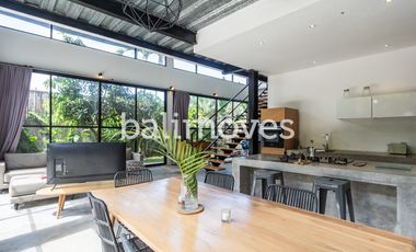 Vila Enam Kamar Tidur Luas Bergaya Industrial di Kemenuh Gianyar