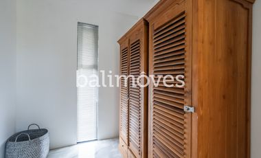 Vila Enam Kamar Tidur Luas Bergaya Industrial di Kemenuh Gianyar