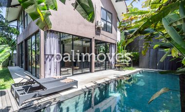 Vila Enam Kamar Tidur Luas Bergaya Industrial di Kemenuh Gianyar