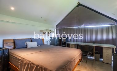 Vila Enam Kamar Tidur Luas Bergaya Industrial di Kemenuh Gianyar