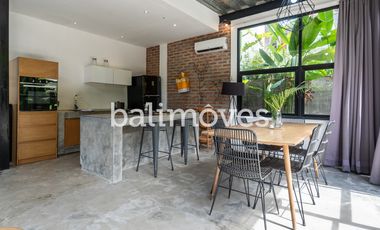 Vila Enam Kamar Tidur Luas Bergaya Industrial di Kemenuh Gianyar