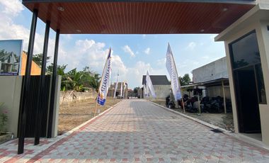 RUMAH 2 LANTAI DI COLOMADU SOLO DEKAT RUMAH PAK JOKOWI SOLO