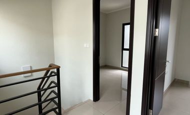 Disewakan Rumah 2 Lt di Cluster Regia, Summarecon Crown Gading, Bekasi