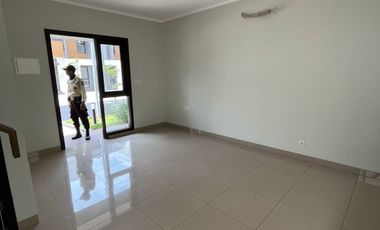 Disewakan Rumah 2 Lt di Cluster Regia, Summarecon Crown Gading, Bekasi
