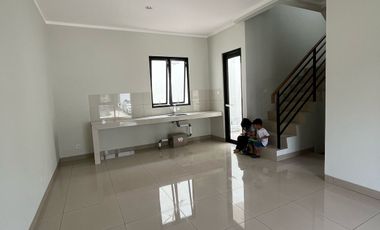Disewakan Rumah 2 Lt di Cluster Regia, Summarecon Crown Gading, Bekasi