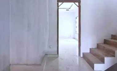 RUMAH BARU DENGAN KOLAM RENANG PRIBADI DIKAWASAN  PSR.MINGGU