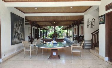 Nego, Rumah mewah semi villa 9 kamar tidur di Renon