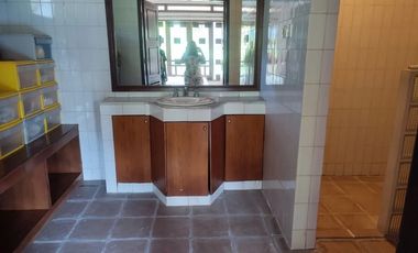 Nego, Rumah mewah semi villa 9 kamar tidur di Renon