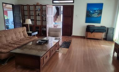 Nego, Rumah mewah semi villa 9 kamar tidur di Renon