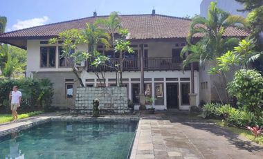 Nego, Rumah mewah semi villa 9 kamar tidur di Renon