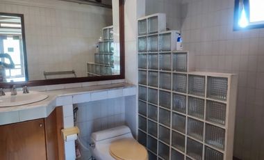 Nego, Rumah mewah semi villa 9 kamar tidur di Renon