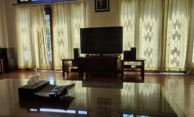 Nego, Rumah mewah semi villa 9 kamar tidur di Renon