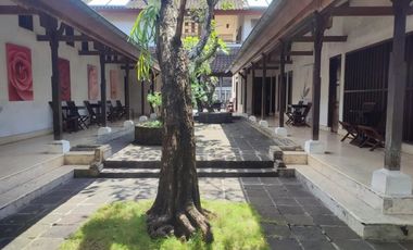 Nego, Rumah mewah semi villa 9 kamar tidur di Renon