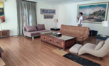 Nego, Rumah mewah semi villa 9 kamar tidur di Renon