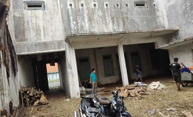 Di jual rumah 2 lantai di jl raya cirebon jawa barat