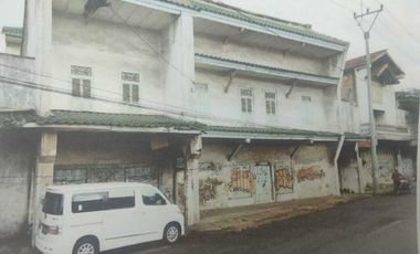 Di jual rumah 2 lantai di jl raya cirebon jawa barat