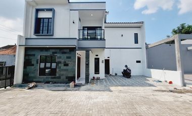 Rumah Mewah Townhouse Banjarsari Solo