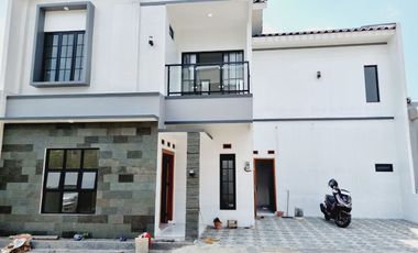 Rumah Mewah Townhouse Banjarsari Solo