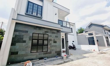 Rumah Mewah Townhouse Banjarsari Solo