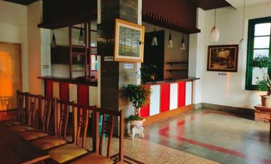 komersial cafe samping universitas kristen Satya wacana salatiga