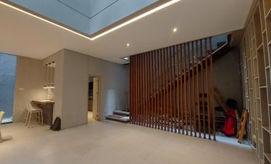 Disewakan rumah cantik baru, siap huni di Lebak Bulus Indah