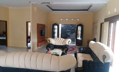 RUMAH INDUK PLUS KOS KAMAR MANDI DALAM JLN MAYOR SUJADI TULUNGAGUNG