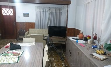 Vendo Propiedad sobre Av. Moreno, a cuadras de Av. Rivadavia de San Rafael.
