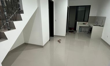 Disewakan Rumah uk. 4.5x12.5m2 Kosongan Milenial City PIK 2 Extension