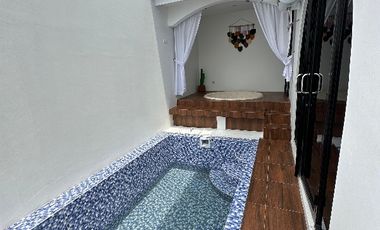 villa privat pool ,privat jacuzzi air hangat buat stay cation  hanimun