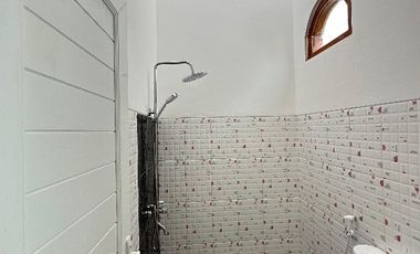 villa privat pool ,privat jacuzzi air hangat buat stay cation  hanimun