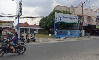 Rumah Pekarangan Luas kawasan Komersil jalur padat lalu lintas