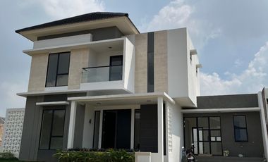 Cluster Townhouse besar 5 kamar tidur fasilitas kolam renang dll