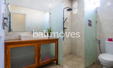 Dijual Guest House Cantik Enam Kamar Tidur Di Tepi Pantai Sanur