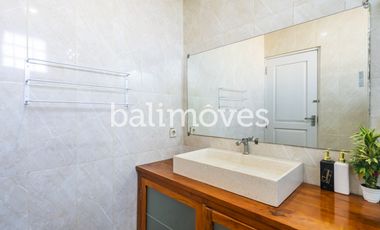 Dijual Guest House Cantik Enam Kamar Tidur Di Tepi Pantai Sanur