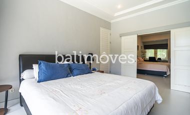 Vila Luas Empat Kamar Tidur Di Tepi Pantai Sanur