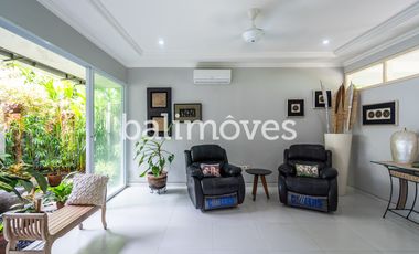 Vila Luas Empat Kamar Tidur Di Tepi Pantai Sanur