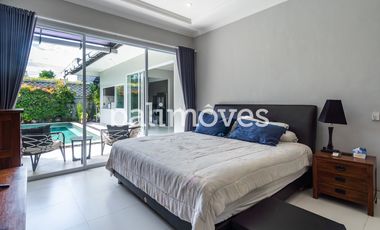 Vila Luas Empat Kamar Tidur Di Tepi Pantai Sanur