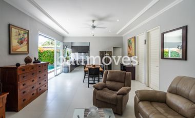 Vila Luas Empat Kamar Tidur Di Tepi Pantai Sanur