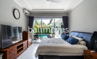 Vila Luas Empat Kamar Tidur Di Tepi Pantai Sanur