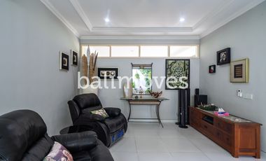 Vila Luas Empat Kamar Tidur Di Tepi Pantai Sanur