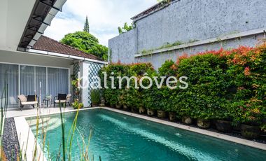 Vila Luas Empat Kamar Tidur Di Tepi Pantai Sanur